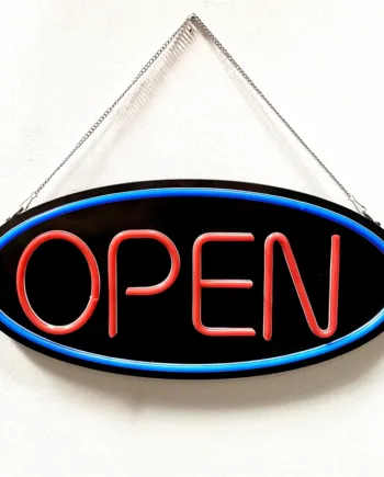 Open Led Skilt  Sort Med Rød Tekst Og Blå Kant