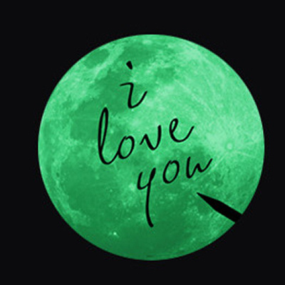 Flot Selvlysende Måne Wallsticker  11 Cm    Love You