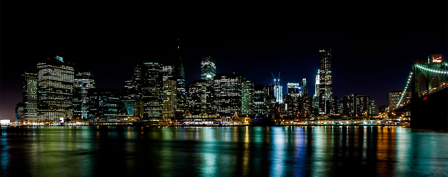Manhattan Skyline By Night Af Per Sørensen