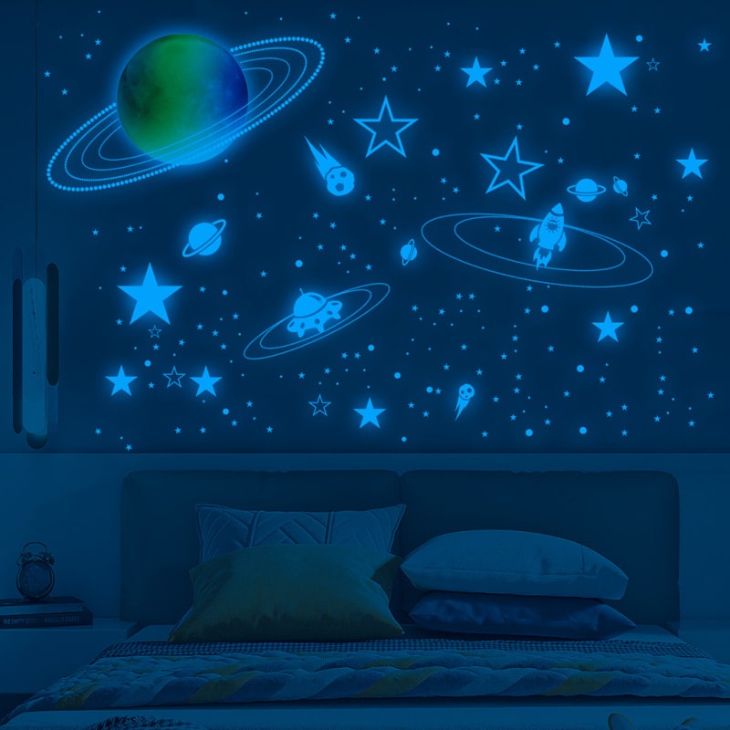 Selvlysende Wallsticker Med En Farverig Måne  Stjernehimmel  Planeter Mm  1044 Stk  Blå
